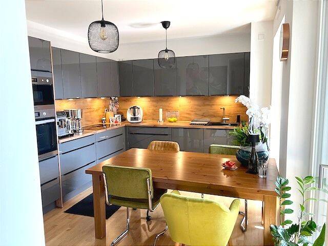 Neuwertige 2,5-Zimmerwhg. mit Balkon & Designküche in U-Bahnnähe