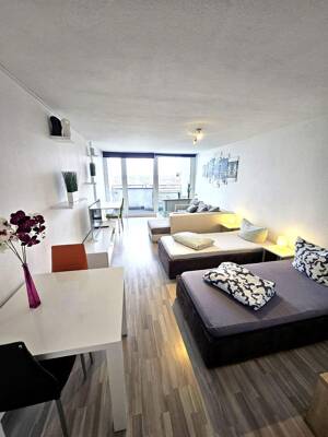 City-Apartment mit Balkon, Aussicht und kompletter Ausstattung