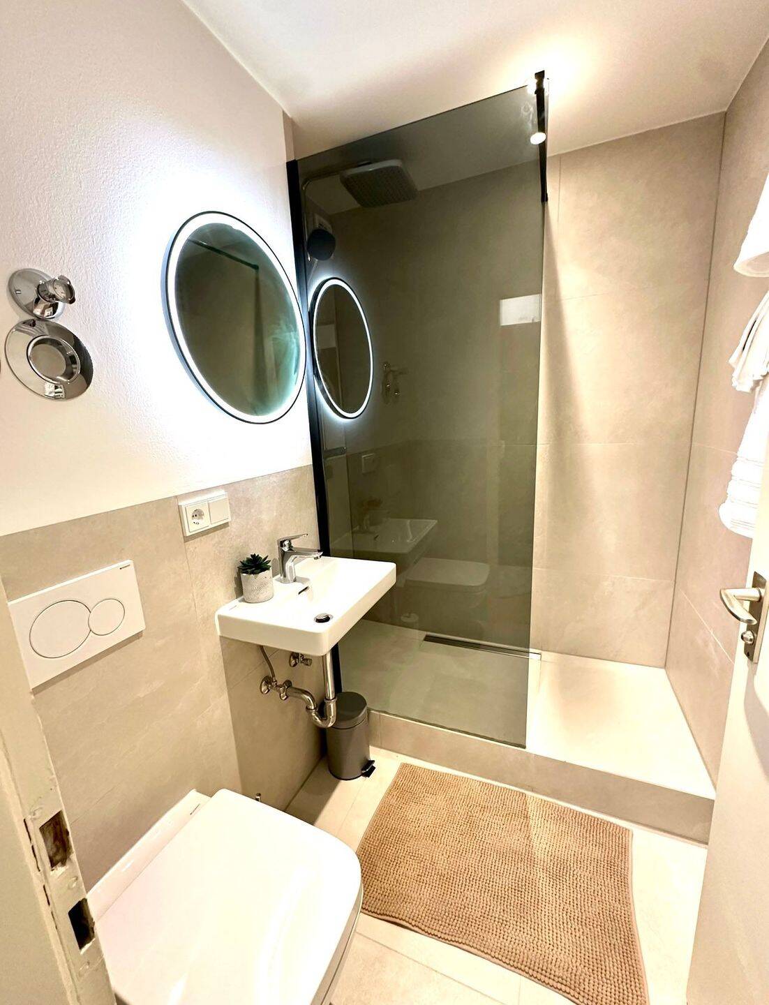 Studio Wohnung nahe Theresienwiese - voll möbliert und frisch saniert‘ – München – Vorschaubild 3