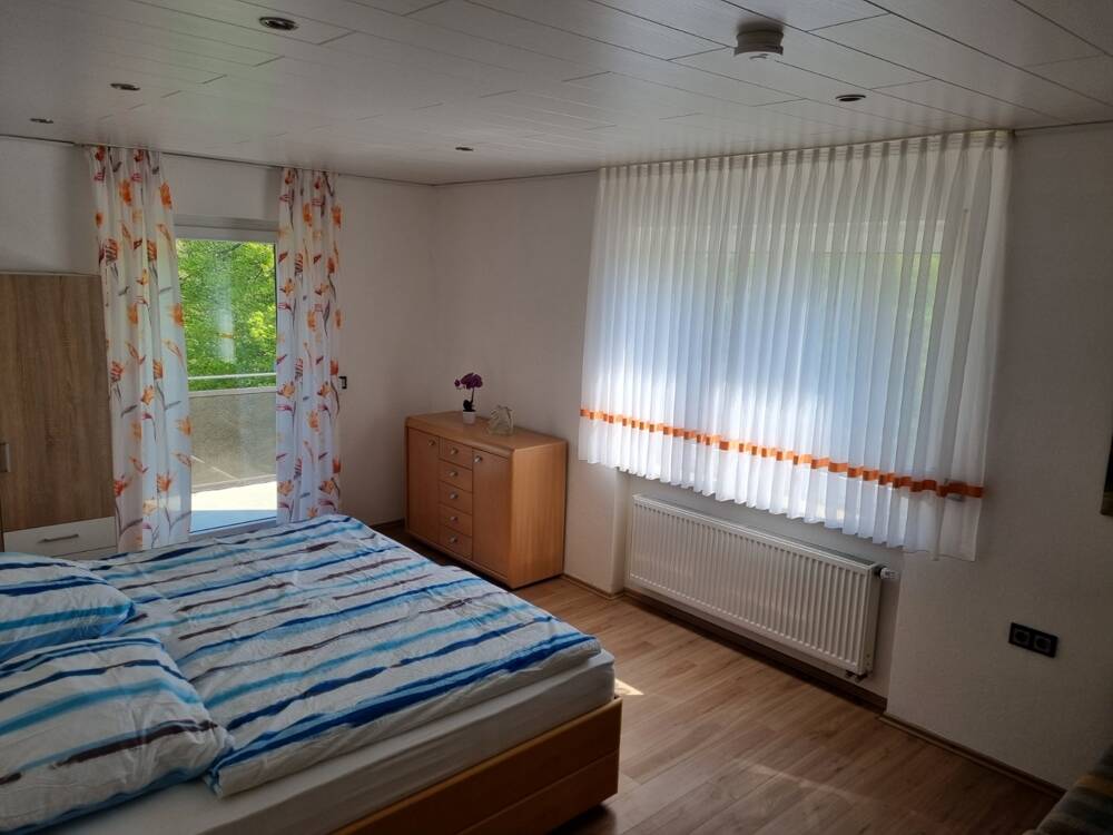 Wohnen auf Zeit !! Wunderschöne 2ZKB Wohnung mit 2 Balkonen mitten im Grünen – Kassel – Vorschaubild 2