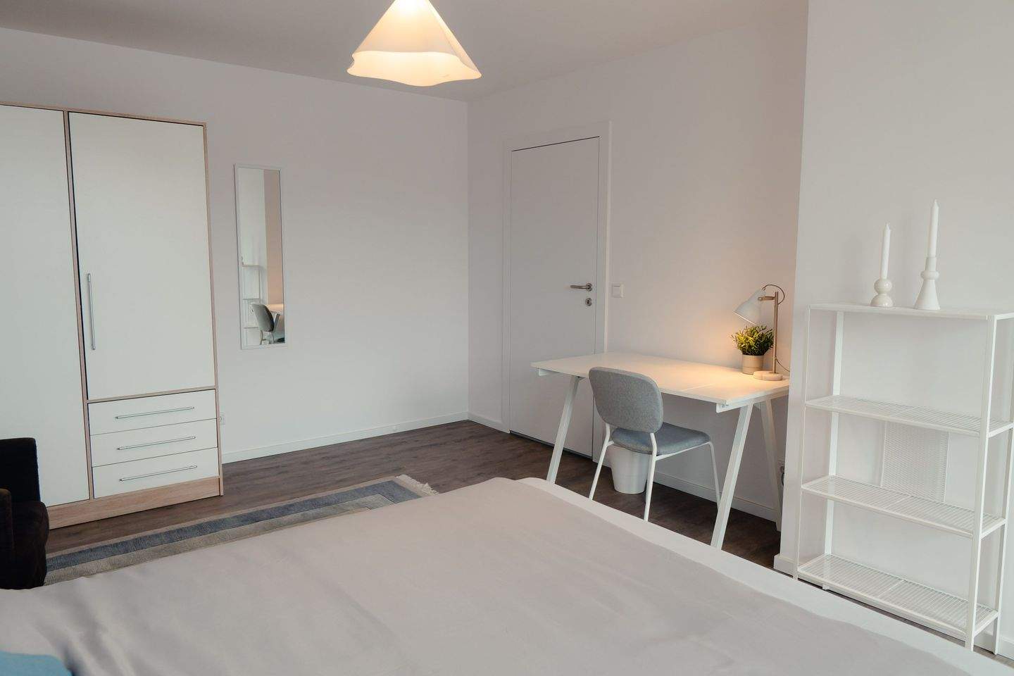 Neu saniertes, möbliertes WG-Zimmer mit Balkon in Top-Lage – Nürnberg – Vorschaubild 5