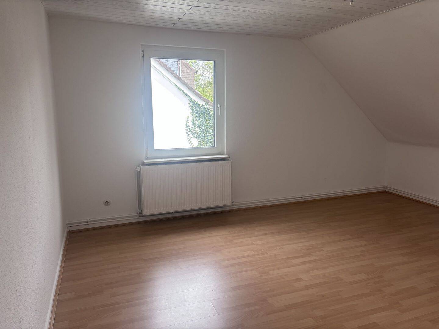 Helle 3-Zimmer Dachgeschosswohnung mit Garage in Bochum-Hiltrop – Bochum – Vorschaubild 4