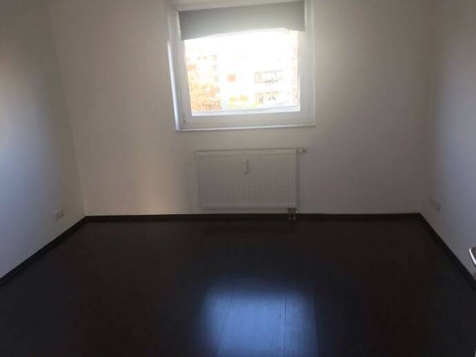 Vollmöblierte modernisierte Wohnung mit drei Zimmern sowie 2 Balkonen und Einbauküche in Wolfsburg – Wolfsburg – Vorschaubild 8