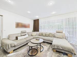 Modernes Wohnen: 4-Zimmer-Wohnung mit Balkon und Tiefgaragenstellplatz!