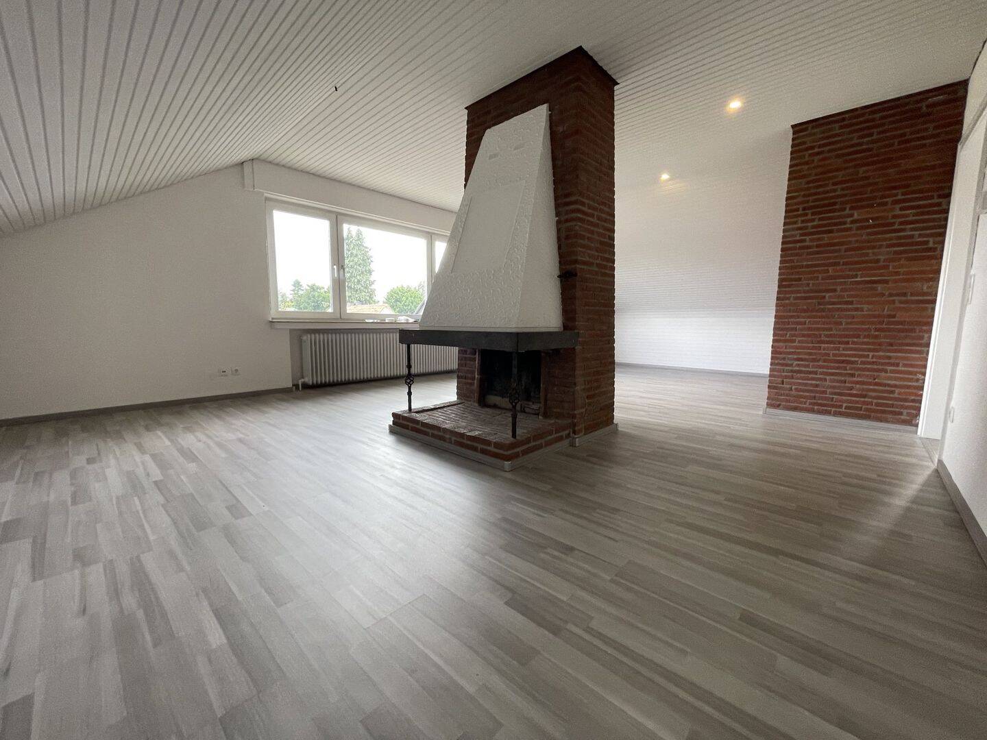 Gepflegte Dachgeschosswohnung mit großer Dachterrasse in Bonn-Plittersdorf! – Bonn – Vorschaubild 3