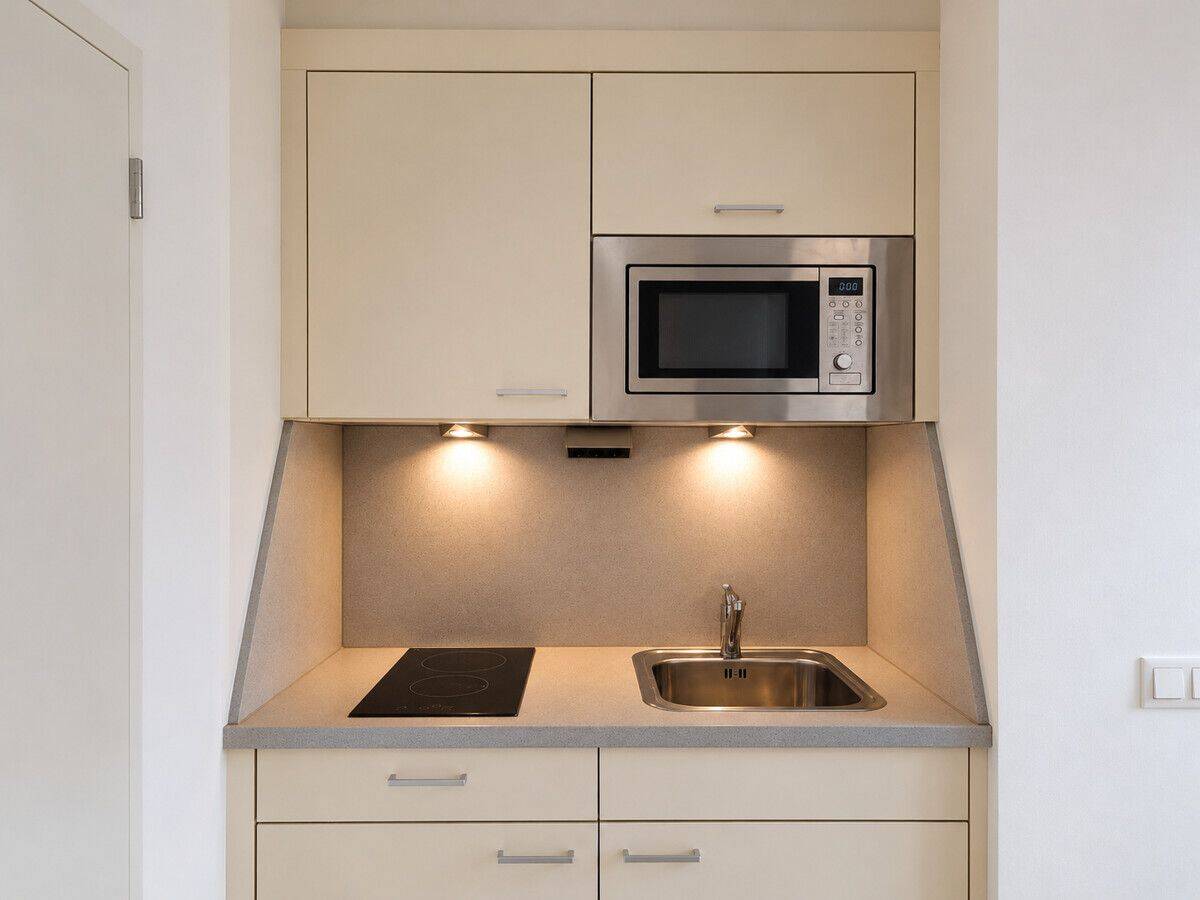 Moderne 1-Zimmer-Wohnung mit Balkon, Einbauküche und Aufzug – München – Vorschaubild 2