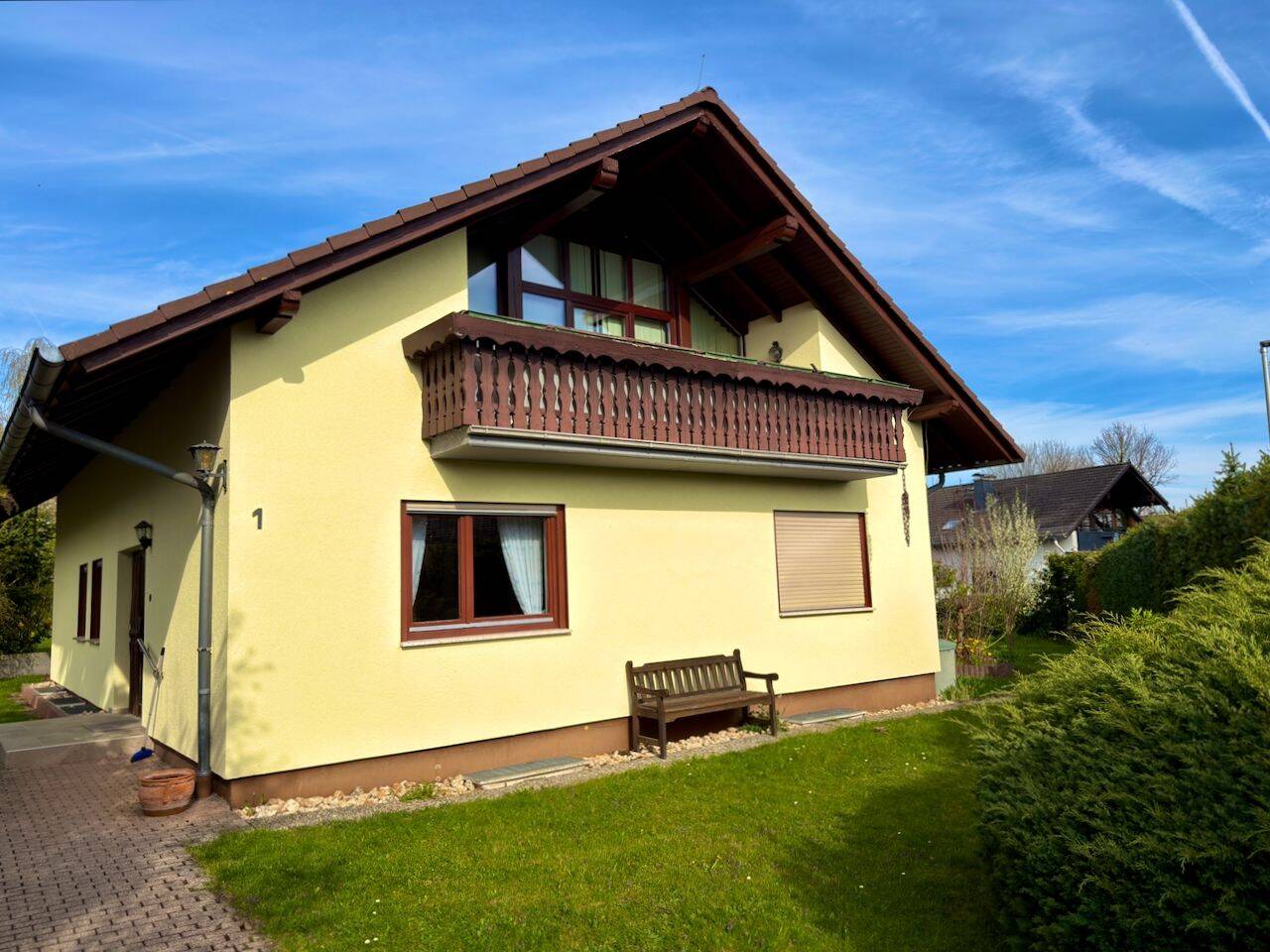 Gepflegtes Einfamilienhaus in ruhiger Lage sucht neue Eigentümer – Usingen – Bild 1 von 9