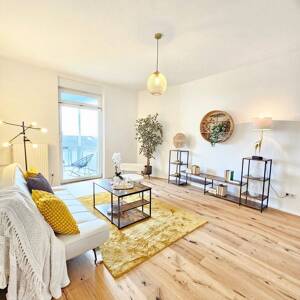 Über Frankfurts Dächern: 4-Zimmer-ETW mit Skylineblick, Balkon & Einbauküche - provisionsfrei