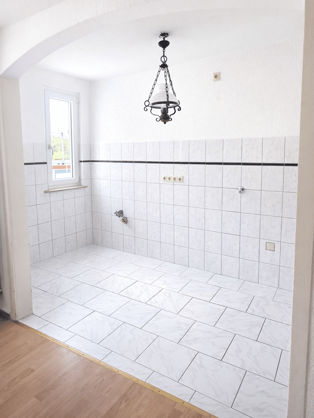 Gemütliche 2,5 Zimmer Wohnung mit Garage, zentral- Ideal für Paare und Kapitalanleger – Singen (Hohentwiel) – Vorschaubild 3