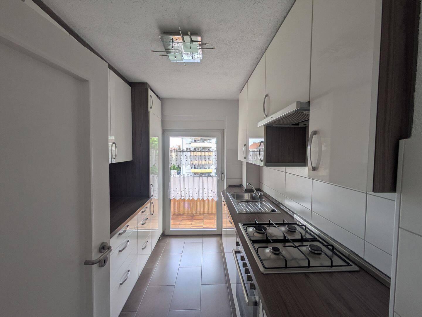 Lichtdurchflutete, voll möblierte 3-Zimmer-Wohnung mit Balkon in Nürnberg-Steinbühl