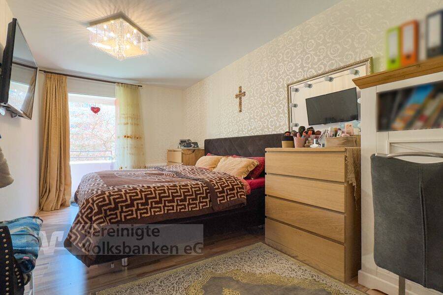 4-Zimmerwohnung mit Balkon in gutem Zustand. Frei nach Verkauf – Reutlingen – Vorschaubild 8