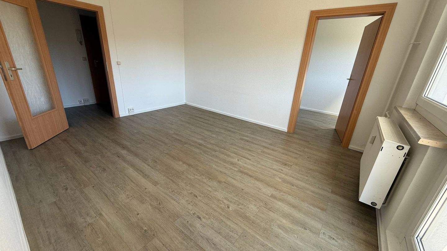 Einbauküche mögl. ! Mit dem Aufzug ins 2.OG - Südbalkon - helle Zimmer u.v.m. – Chemnitz – Vorschaubild 4