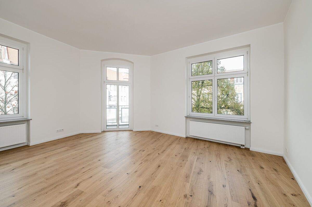 Einziehen und wohlfühlen: Altbau neu gedacht - Erstbezug nach Sanierung! 4 Zimmer,130 m² mit Balkon! – Berlin – Bild 1 von 9