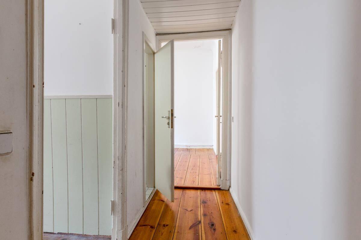 Elegante Stuckaltbauwohnung mit Potential nahe Brosepark! – Berlin – Vorschaubild 8