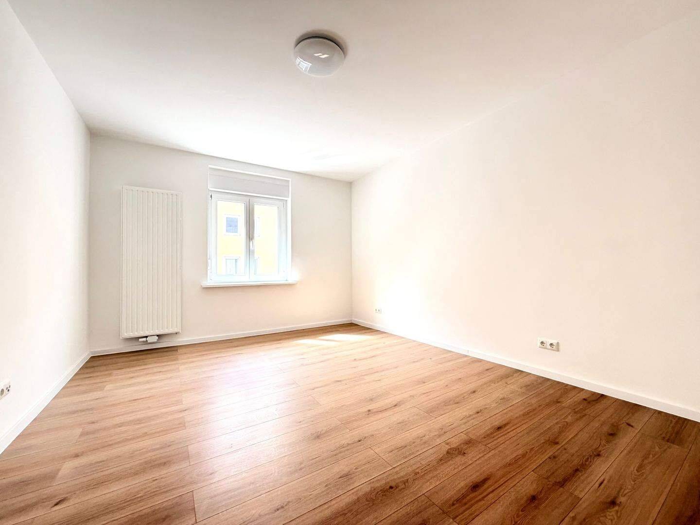 kernsaniert & energieeffizient in GoHo – 2 Zimmer Wohnung mit Balkon & EBK – Nürnberg – Vorschaubild 2
