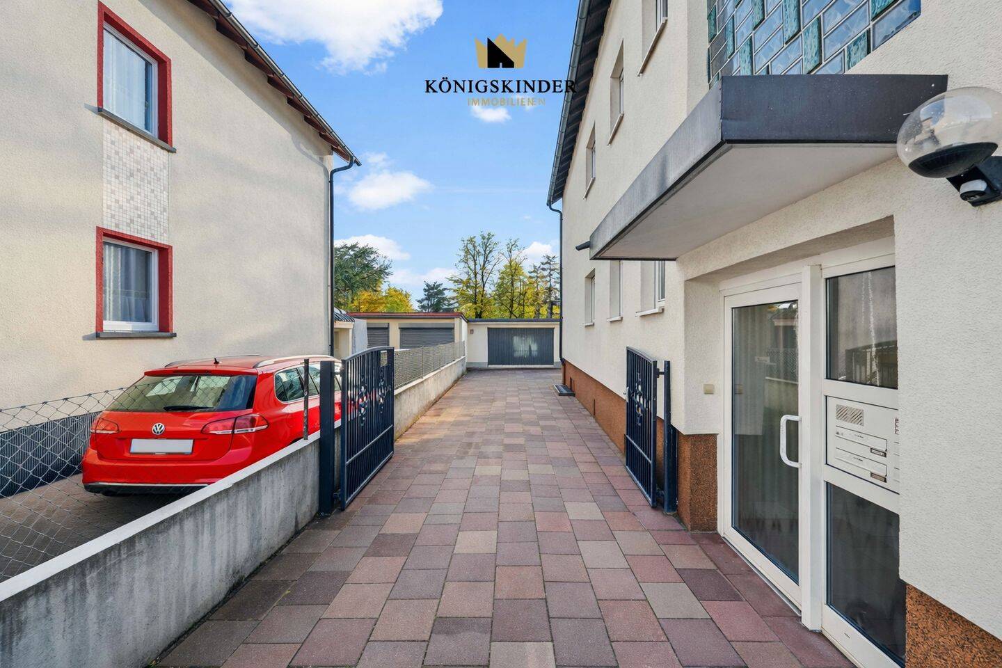Kapitalanlage oder Mehrgenerationenhaus: MFH mit Pool, großem Garten und 4 Wohnungen in Karlsruhe – Karlsruhe – Vorschaubild 4