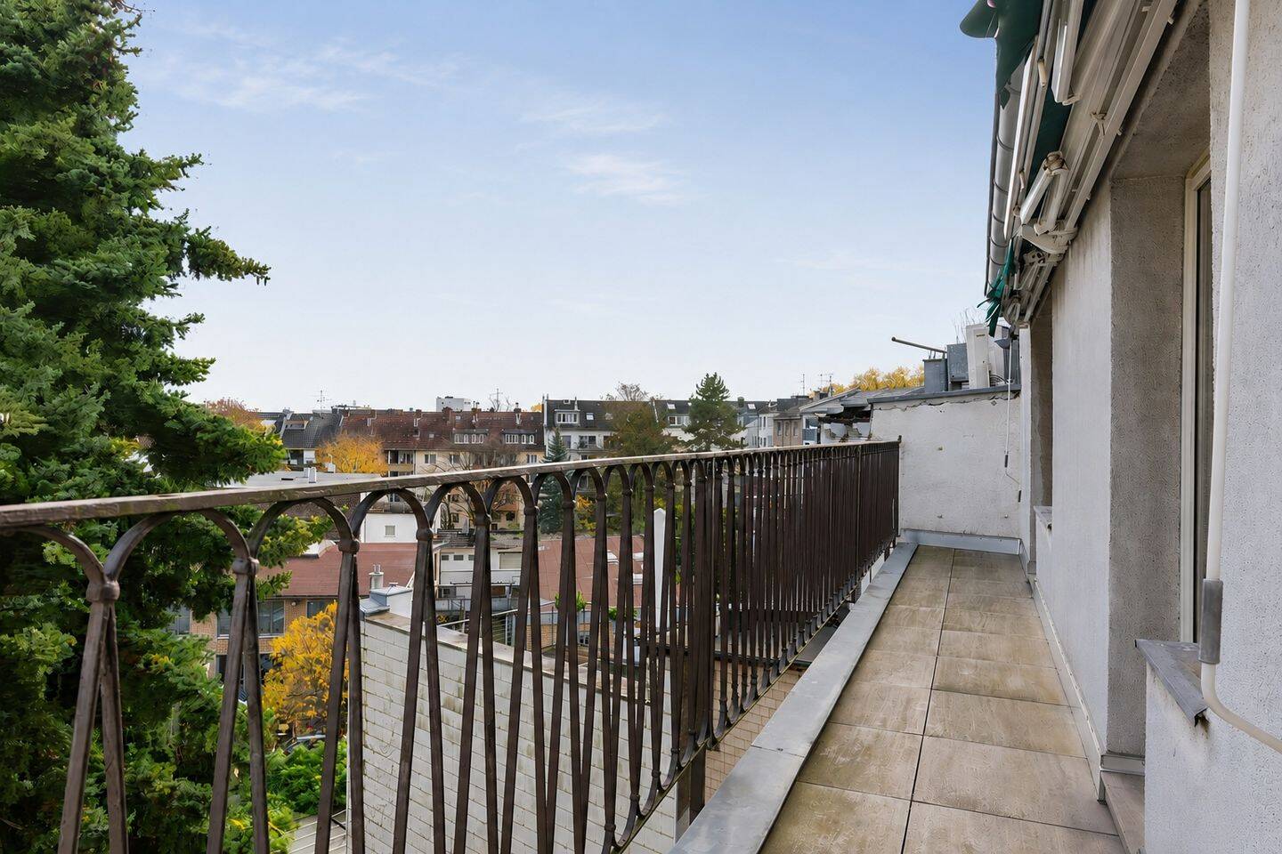 Über den Dächern von Düsseltal - 3-Zimmer-Wohnung mit Aufzug, großem Balkon und Gestaltungspotenzial