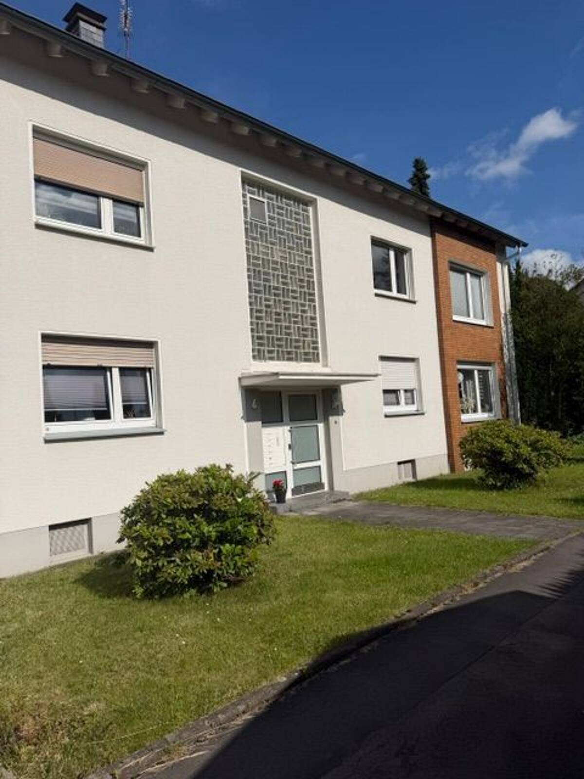3,5 Raum Wohnung im 6-Familienhaus neu renoviert in Gelsenkirchen Schaffrath ruhige Wohnlage – 45897 Gelsenkirchen – Bild 1 von 9