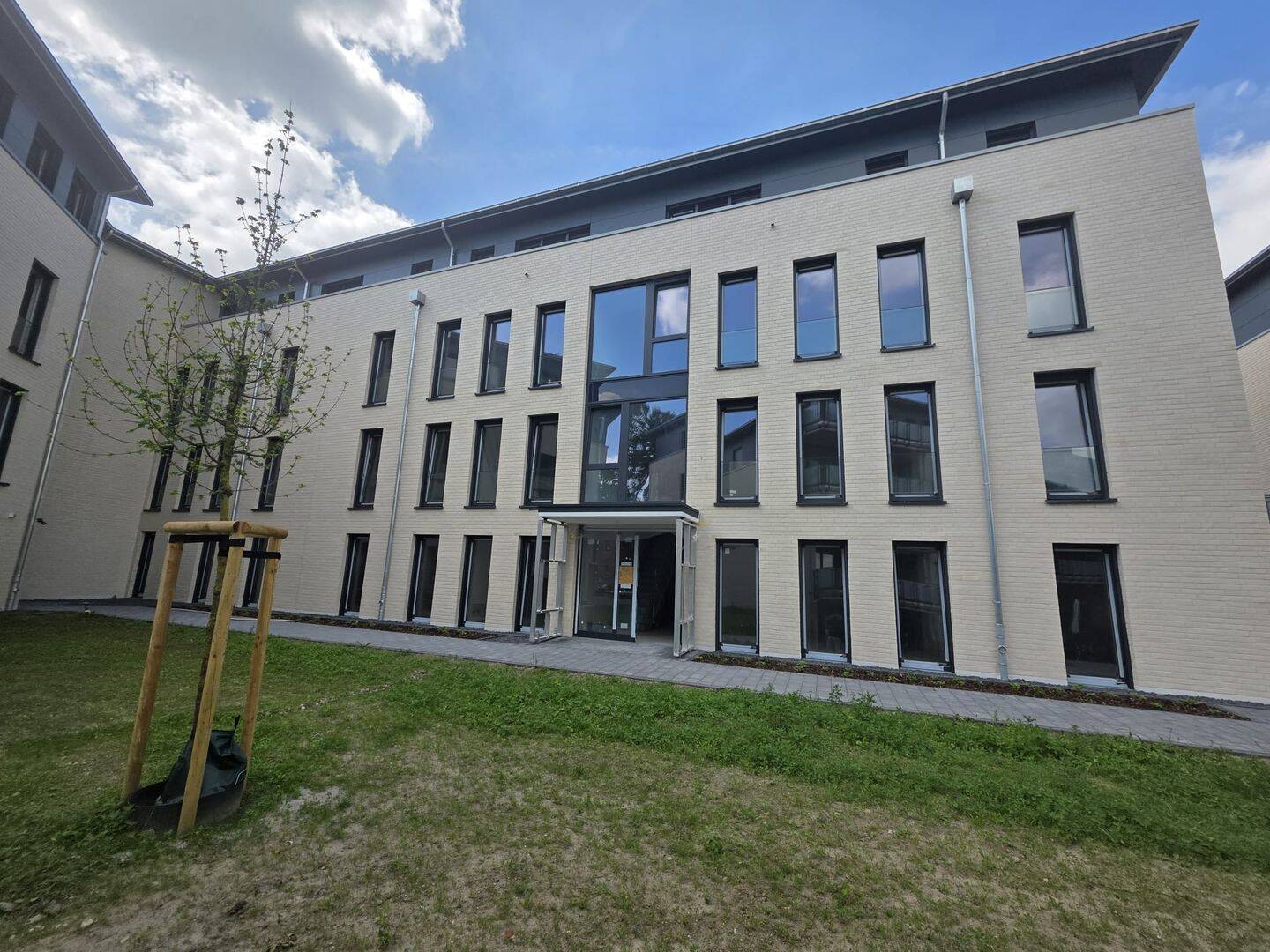 Neubau - Geräumige 3-Zimmer Dachgeschosswohnung mit Balkon zu vermieten