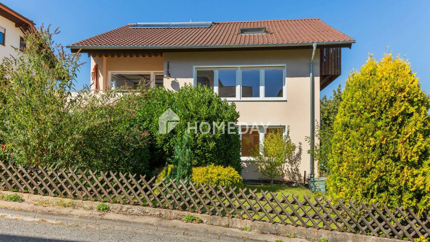 Großzügiges MFH mit Garten, Balkone, Terrasse und Aussicht: ideal für Familien und Visionäre