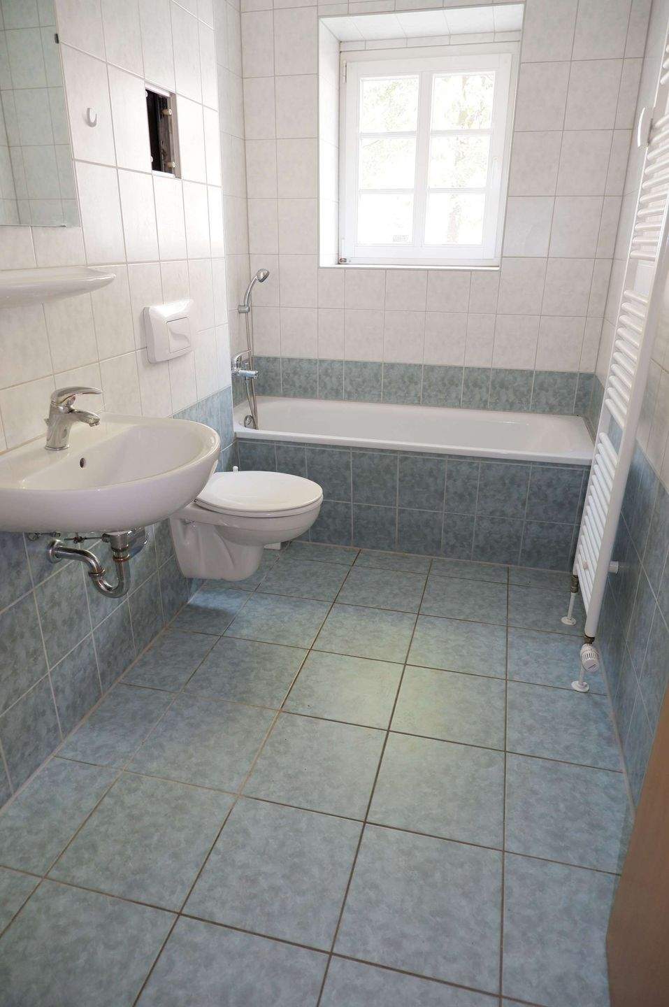 TOP Wohnung - Laminat - Bad mit Fenster / frei ab 1.6.26 – Chemnitz – Vorschaubild 2