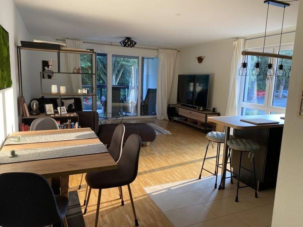 Bei VIVAWEST die Sonnenstrahlen auf dem eigenen Balkon genießen.