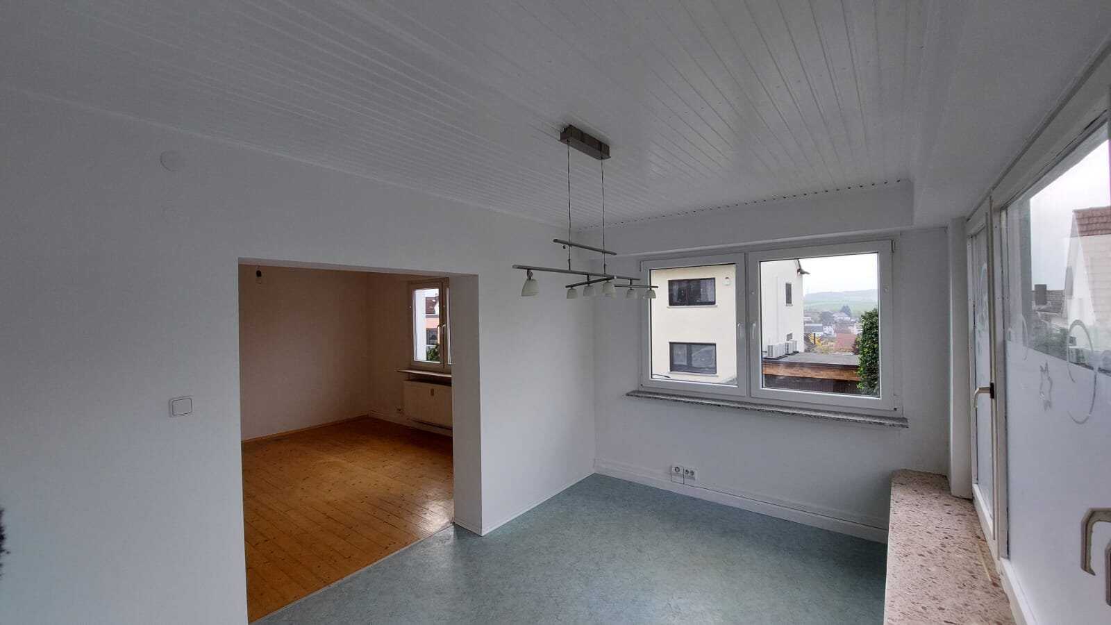**Freistehendes Zweifamilienhaus mit zwei Apartments (4 WE) in Feldrandlage**Zwei Wohnungen frei**ÖLHEIZUNG**PROVISIONSFREI – Schöneck – Vorschaubild 3