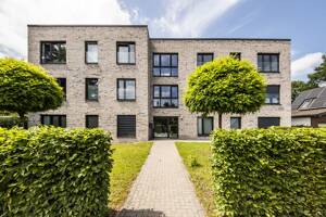 Modernes Penthouse mit Dachterrasse, Licht und Linie