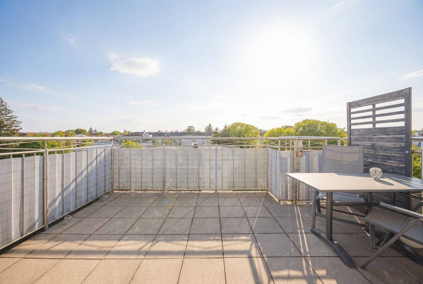 Charmante DG-Wohnung mit Südterrasse, Garten und TG zum sofortigen Bezug – München – Vorschaubild 6