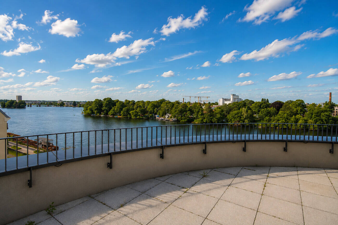 Einzigartige 2-Zimmer-Penthouse-Wohnung mit großer Dachterrasse und sensationellem 180°-Havelblick! – Berlin – Vorschaubild 9
