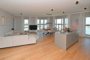 Traumhafte Wohnung in exklusiver Lage mit fabelhaftem Ausblick und Ausstattung in der Hafencity! – 20457 Hamburg – Vorschaubild 3