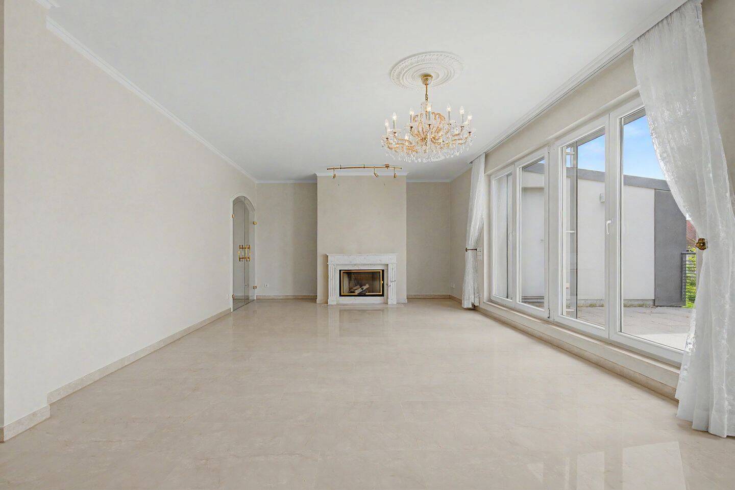 Exklusives Wohnen auf 176 m² - Penthouse mit 2 Terrassen, Kamin und neuer Einbauküche