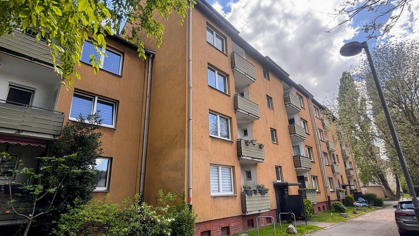 Einziehen und Ankommen: 2-Zi.-Wohnung mit Loggia und EBK - frisch modernisiert