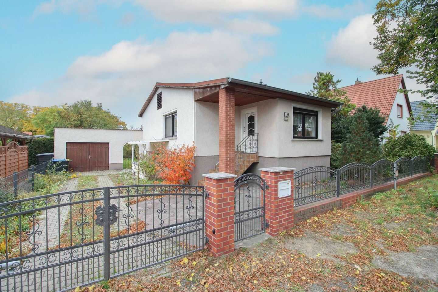 Ein Zuhause mit Herz und Potenzial - Ihr Familienidyll in Velten – Velten – Bild 1 von 9