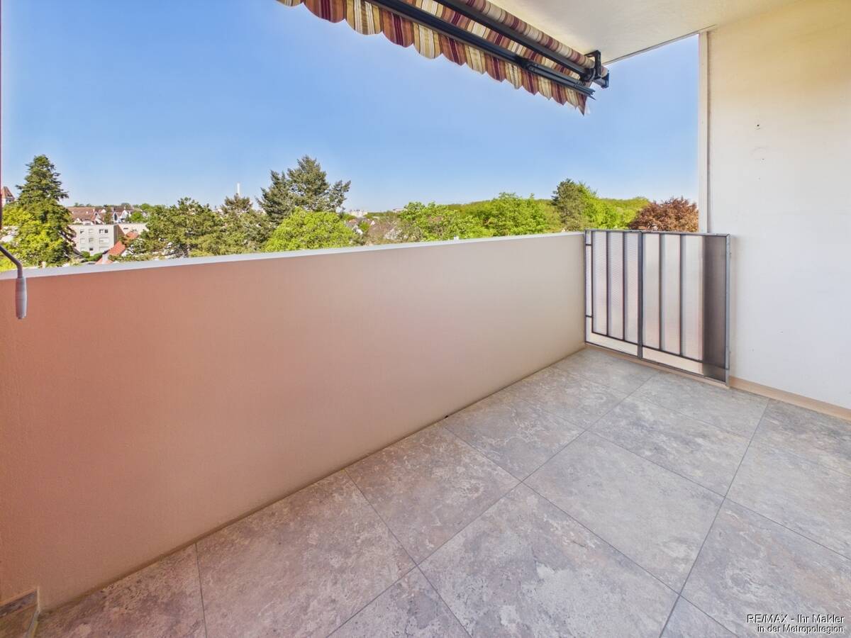 Westblick vom Balkon, geräumig und alles "Neu" für Sie – Nürnberg – Vorschaubild 2