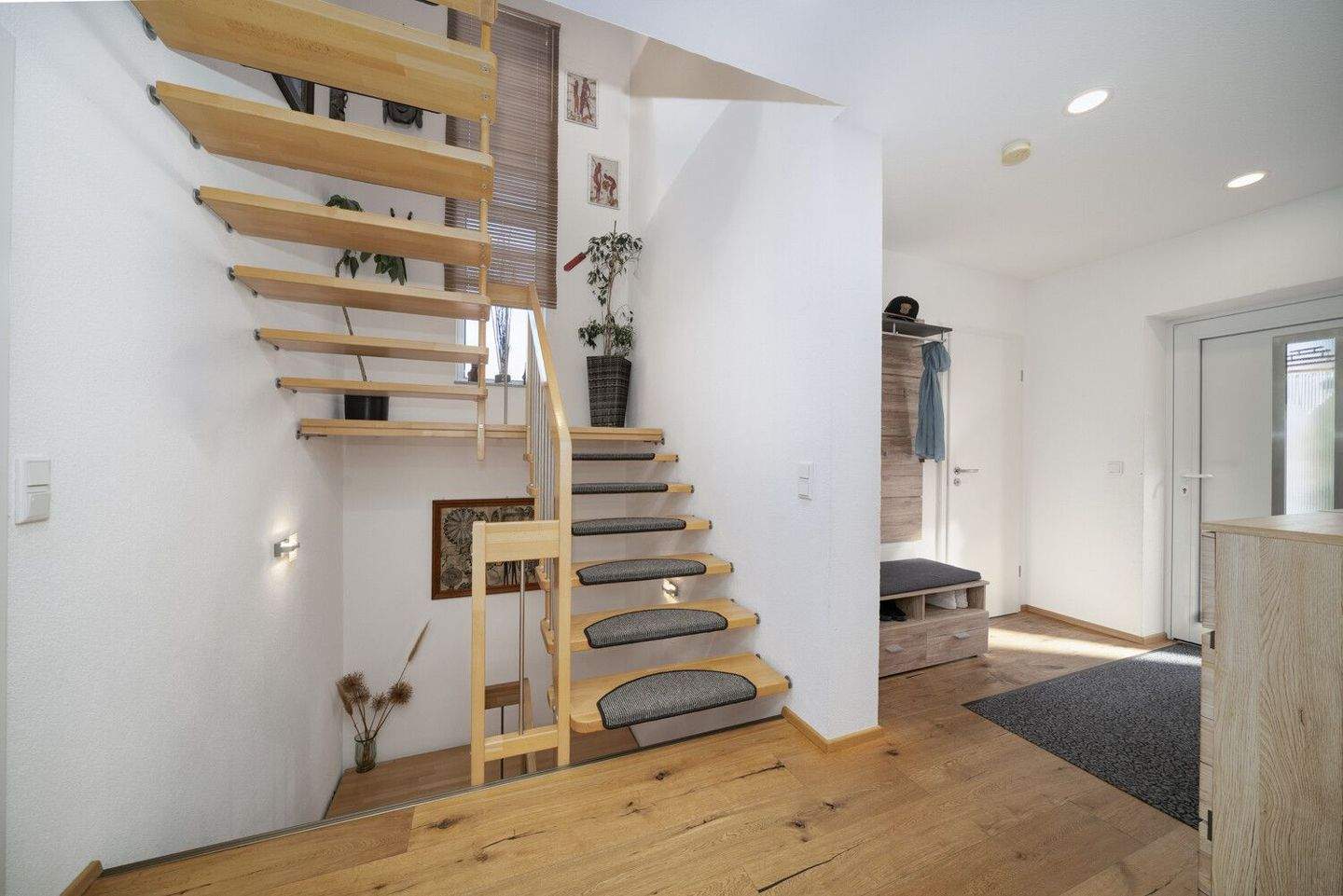 Modernes Einfamilienhaus mit Gartenfreude und großzügigem Wohngefühl – Volkertshausen – Vorschaubild 6