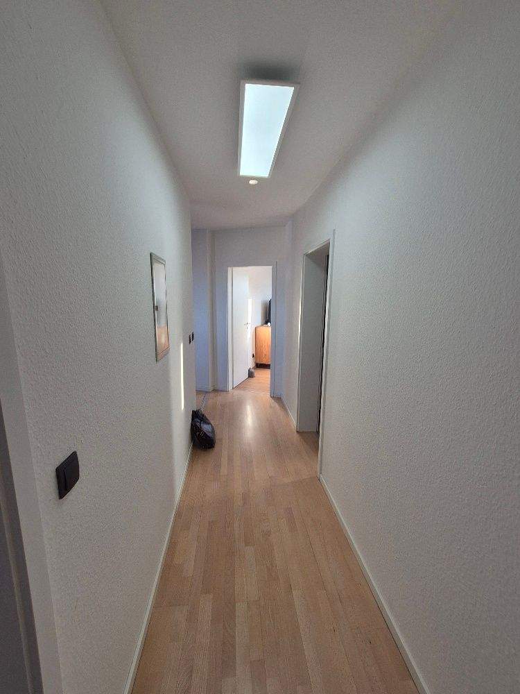 Nürnberg Hummelstein: helle Maisonette Wohnung mit Galerie Ebene; Dachloggia; Einbauküche; Tageslichtbad; WG-geeignet; zum 01.04.2026 verfügbar – Nürnberg – Vorschaubild 9