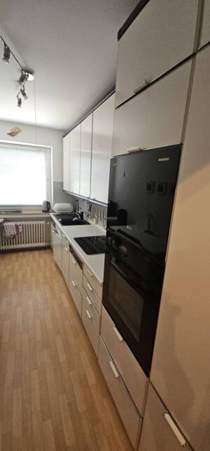 Gemütliche Wohnung! Wohnzimmer, Küche, Schlafzimmer, Diele, Bad, Balkon - Ruhige Lage - Nähe Rhein in D-Volmerswerth. – 40221 Düsseldorf – Vorschaubild 5