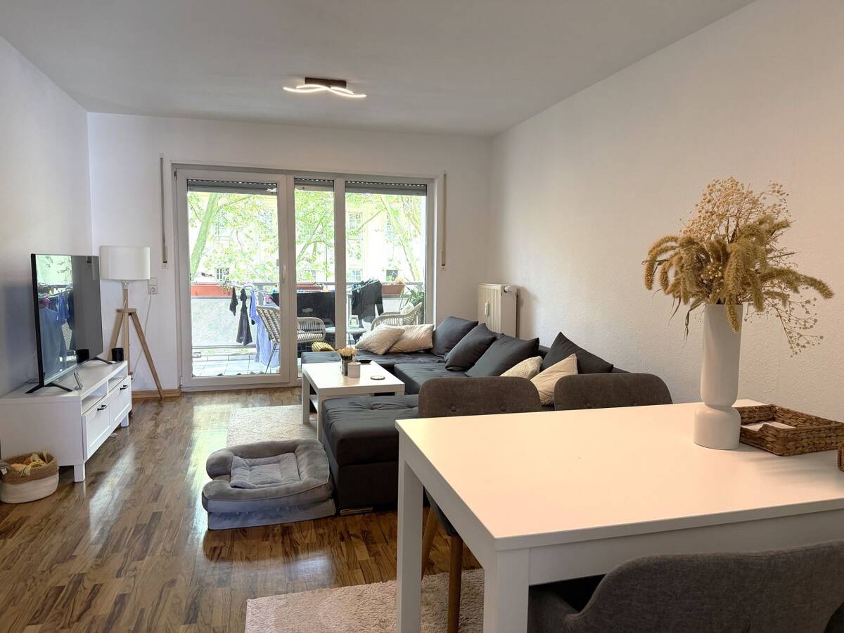 Schön geschnittene 2 Zimmer Komfortwohnung mit Balkon in D-Oberbilk! – 40227 Düsseldorf – Bild 1 von 9