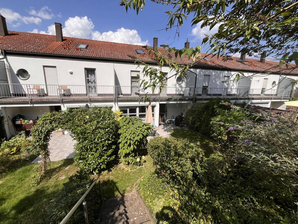VERKAUFT ! Rendite 3,15%! Vermietetes 5-Zi.-Reihenhaus mit 2 Bädern in ruhiger Lage im Rgbger Norden/Sallern – Regensburg – Vorschaubild 2