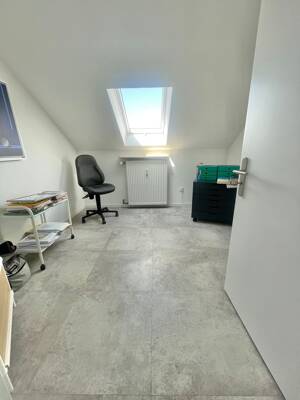 Lichtdurchflutete, gut geschnittene 4-Zimmer-Wohnung in ruhiger Lage nahe Hubland – 97218 Gerbrunn – Vorschaubild 6