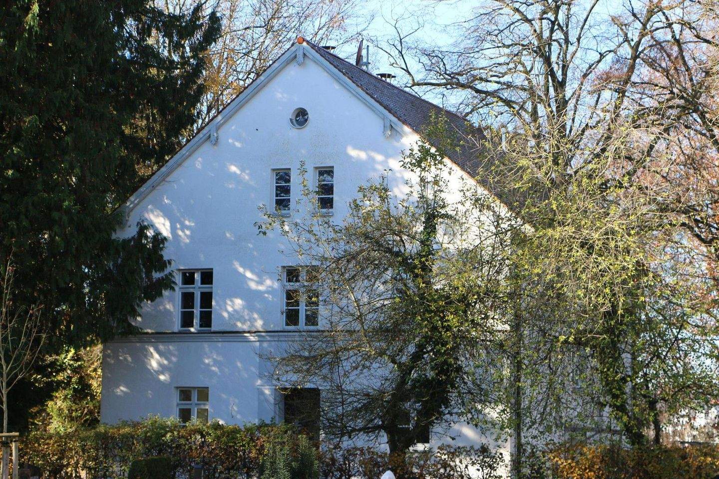 Charmantes Zweifamilienhaus mit Geschichte in 89250 Senden – Senden – Bild 1 von 9