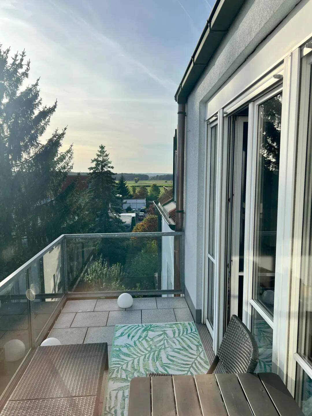 Freundliche 3-Zimmer-Dachgeschosswohnung mit wunderschönem Ausblick über Kornburg – Nürnberg – Vorschaubild 3