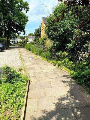 - Ruhige Grünlage/ Reihenendhaus mit Terrasse, Keller und Garage -