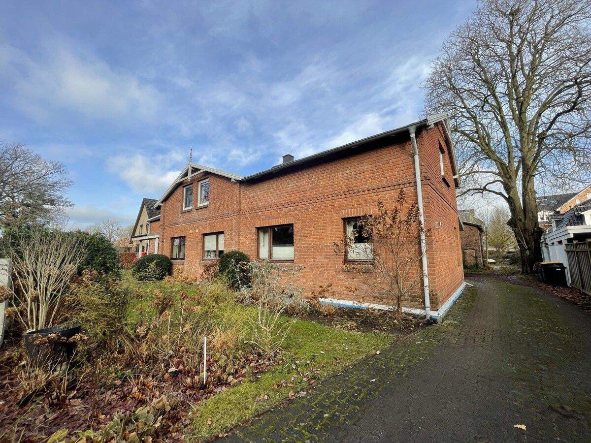 Allrounder: Mehrfamilienhaus mit drei Wohneinheiten und Doppelhaus Baugrundstück – Klein Nordende – Bild 1 von 8