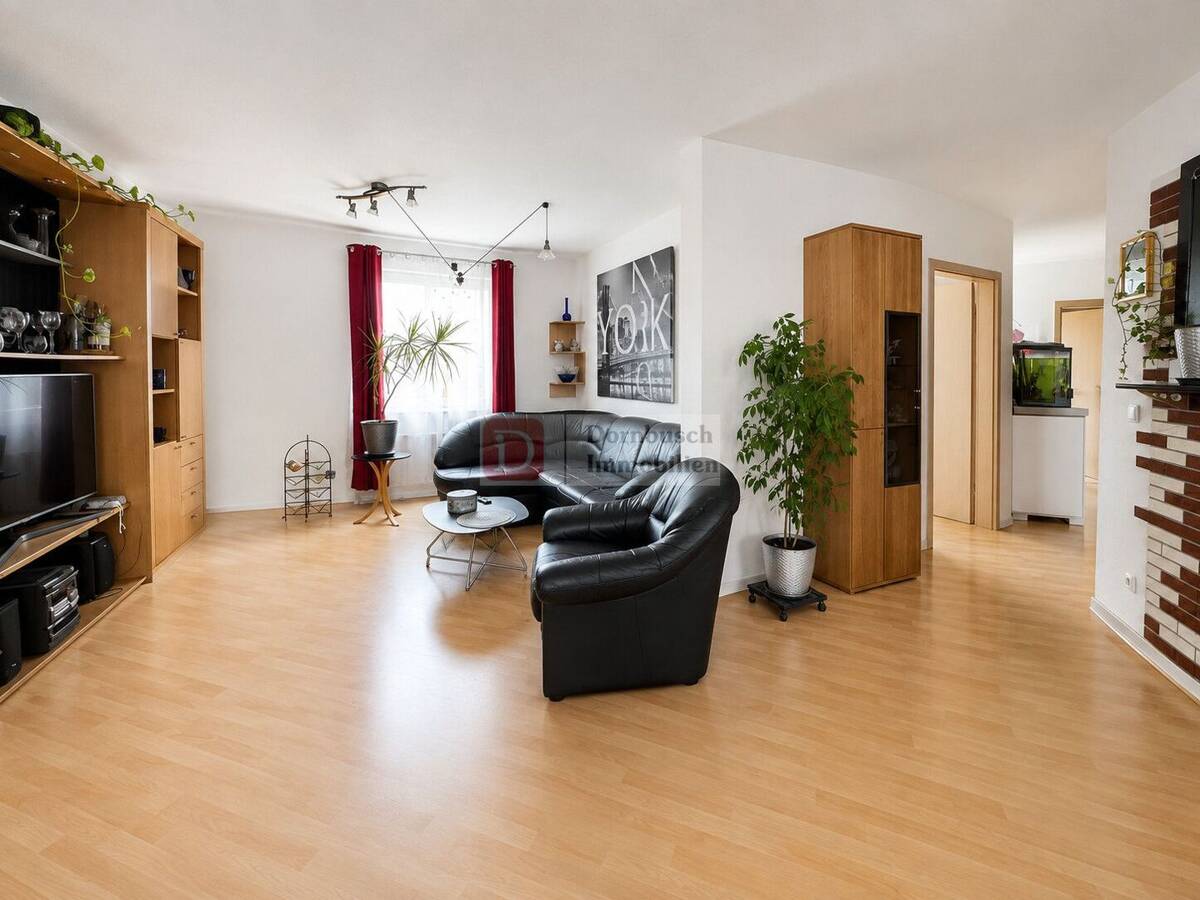 Top!! Lichtdurchflutete 4-Zimmer-Wohnung mit Loggia und Fernblick – 60437 Frankfurt am Main – Bild 1 von 2