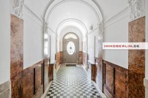 IMMOBERLIN.DE - Lichtdurchflutete Altbauwohnung mit Lift in sehr beliebter Lage – 10439 Berlin – Vorschaubild 1