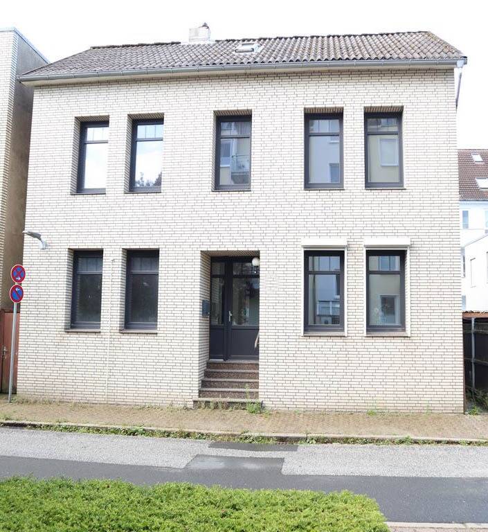 Schnäppchen ! 9-Zi-Zweifamilienhaus mit Altbaucharme in Top Lage "Lotsenviertel " – Cuxhaven – Bild 1 von 5