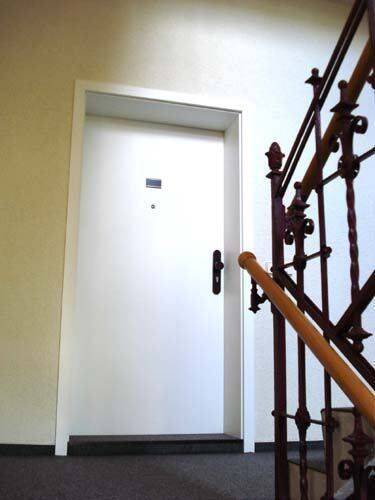 * Kleine 1,5-Zimmer mit Laminat, EBK, Wannenbad und Aufzug in Zentrumsnähe zum Toppreis! * – Chemnitz – Vorschaubild 2