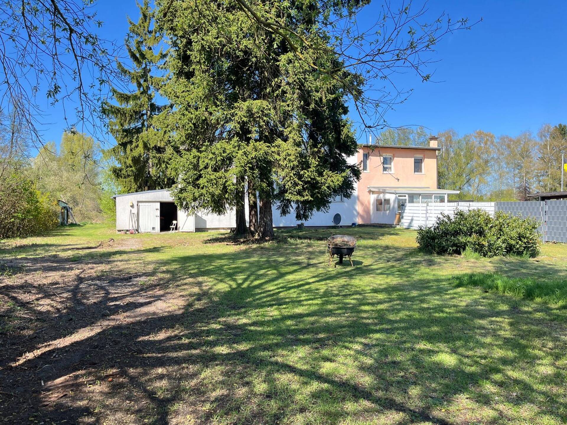 Einfamilienhaus in 14776 Brandenburg an der Havel mit 250 m² kaufen
